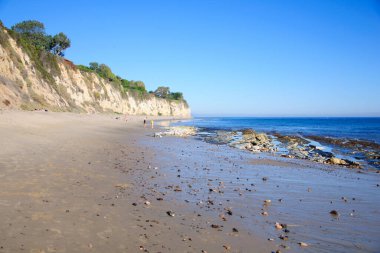 Güneşli Kaliforniya 'da okyanus manzarası harika.