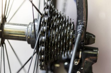 Birçok bisiklet arka akslar Bisiklet arka tekerlekler ile dahil edilir.