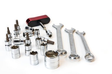 Çeşitli anahtarı beyaz zemin üzerine yerleştirilir. Bakım için donatım