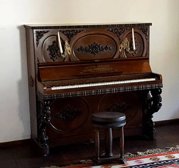 Kleie Rumänien Juli 2017 Altes Piano Musikzimmer Mittelalterlichen Kleieschloss Heimat — Stockfoto