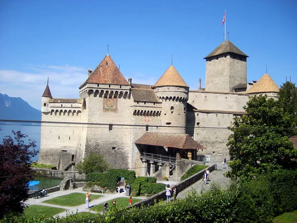 Montreux, İsviçre - 27 Temmuz 2009 - güzel kale Chillon bir İsviçre en çok ziyaret edilen kale