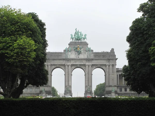 The Triumphal Arch in Cinquantenaire Parc em Bruxelas, Bélgica — Fotografia de Stock