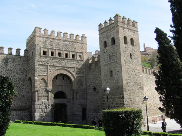 Вид старой средневековой крепости. Тбедо, Испания — стоковое фото
