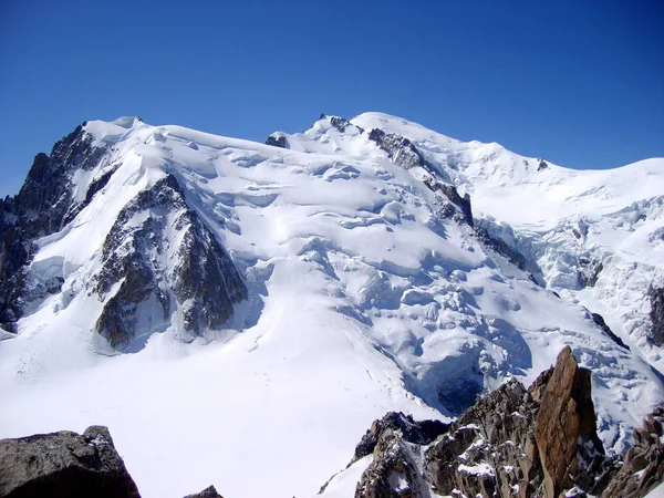 Horský Masif Mont Blanc. Vrchol sněhové hory (4810 m nadmořská výška) — Stock fotografie