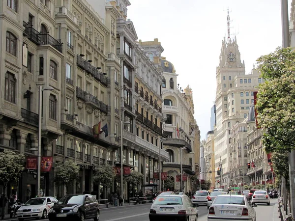Gran via straat in madrid, Spanje — Stockfoto