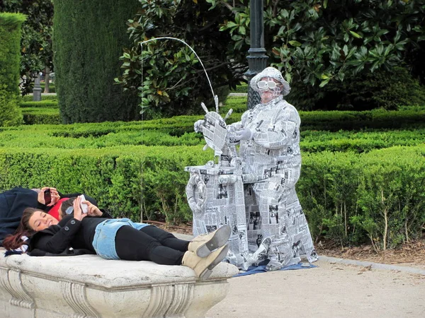 Resting in park, Madrid, Spain — Stock Photo, Image