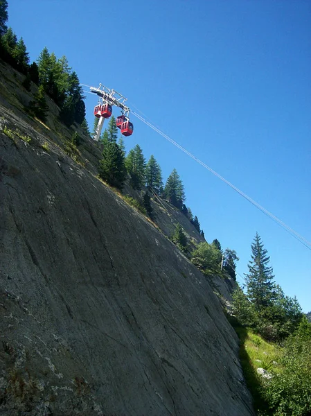 Funivia all'ingresso della grotta Mer de Glace, Chamonix, Francia — Foto Stock