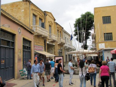 Ledra sokak geçiş noktası anıtına görünüm