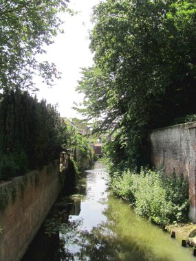 Sahne ile su kanalı Bruges, Belçika.