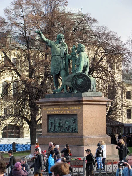 Monument to Minin and Pozharsky — Stock Photo, Image
