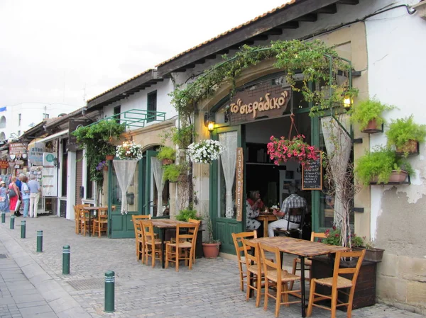 Маленький ресторан в Ларнаке, Кипр — стоковое фото