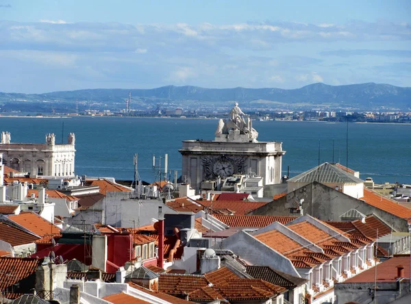 Lizbon şehir Tagus Nehri ile panoramik görünümü (Rio Tejo), Portekiz — Stok fotoğraf