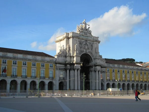 Praca do Comercio com o icônico Arco Triunfal — Fotografia de Stock