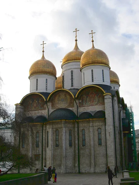 Innerhalb von kremlin. Blick auf die Marienkathedrale (uspensky sobor)) — Stockfoto