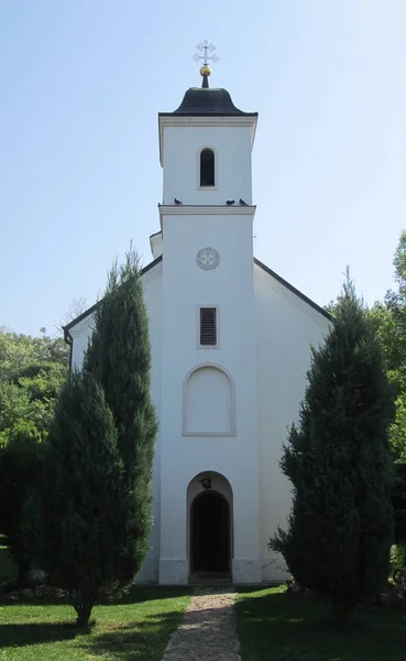 Fruskogorski-Kloster petkovixa im Nationalpark fruska gora, Serbien — Stockfoto