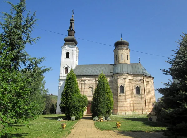 Monastero di Fruskogorski Sisatovac nel parco nazionale Fruska Gora, Serbia — Foto Stock