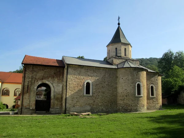 Fruskogorski kloster Rakovac, Serbien Royaltyfria Stockfoton