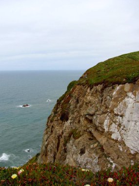 Sintra Cabo da Roca (Cape Roca) uçurumlar. Avrupa'nın en batı noktası.