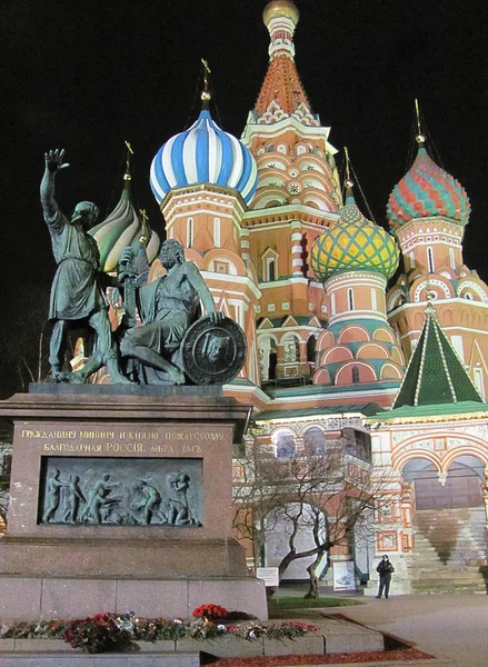在莫斯科红场的圣瓦西里大教堂 — 图库照片