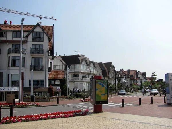 Batı Flanders Belçika ilinde sahil beldesi Knokke-Heist Kuzey Denizi boyunca yer almaktadır