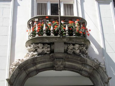 Bruges şehrinde güzel balkon, Belçika