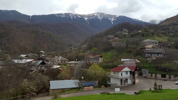 Селище за монастирський комплекс Гошаванк біля Діліжяна Північної Вірменії — стокове фото