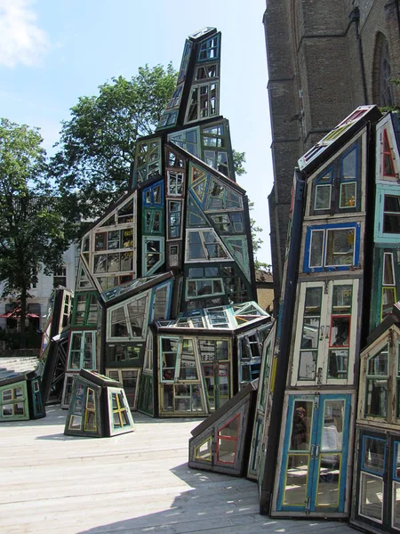 The modern sculpture with colorful windows in Bruges — Stock Photo, Image