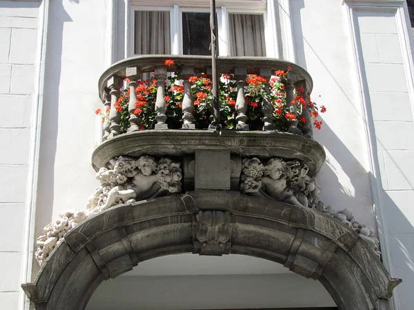 Bruges şehrinde güzel balkon, Belçika