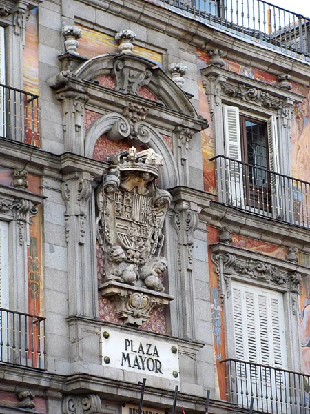 Schöne bunte plaza mayor im zentrum von madrid, spanien — Stockfoto