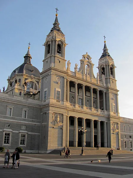 Catedral de la Almudena de Madrid, España — Foto de Stock