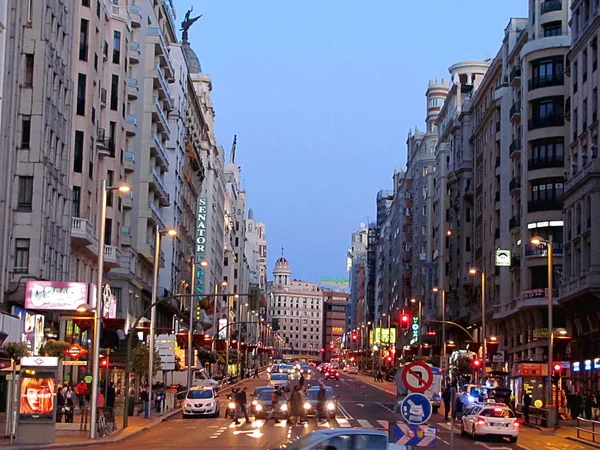 Gran vía calle en Madrid, España —  Fotos de Stock