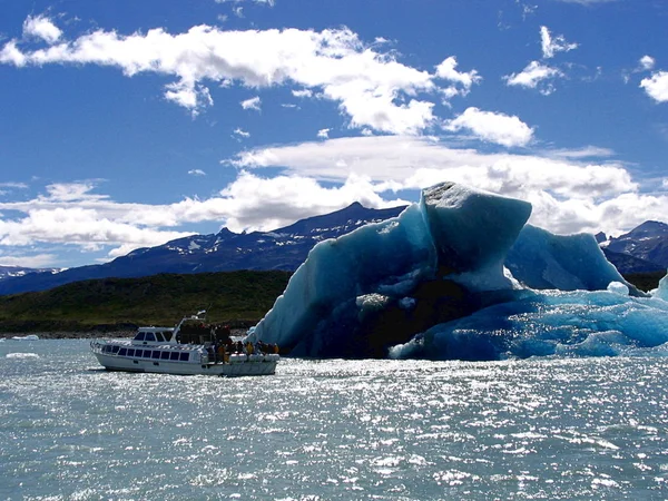 Bit av is från glaciären i Patagonien — Stockfoto