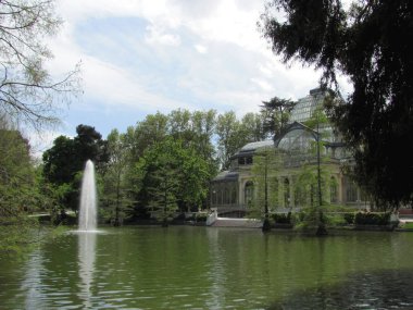 Buen Retiro Parkı, Madrid 'in en büyük parklarından biri, İspanya.