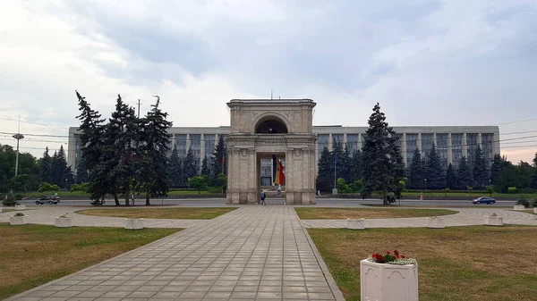 Arco triunfal en Chisinau — Foto de Stock