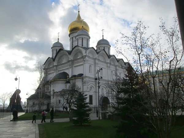 Plaza de la Catedral dentro del complejo del Kremlin de Moscú en Rusia — Foto de Stock