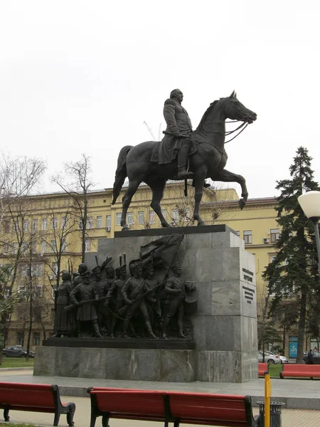 Кутузовська перспектива, пам'ятник генералу Кутузову. — стокове фото