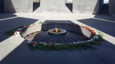 YEREVAN, ARMENIA - 15 Nisan 2016: Ermeni Soykırımı Anıtı ve Ermenistan Müzesi
