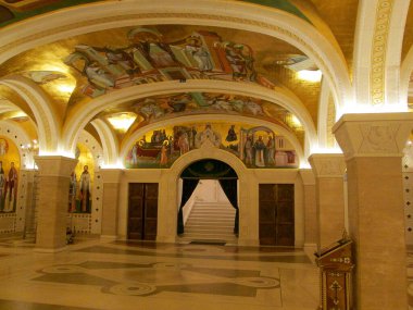 Belgrad, Sırbistan - 28 Temmuz 2018: Belgrad, Sırbistan 'daki Ortodoks Aziz Sava kilisesinin yeraltı mahzeni