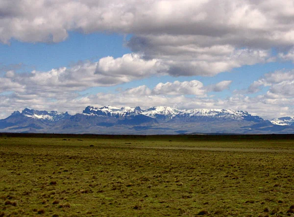 智利巴塔哥尼亚安第斯山脉雪峰和冰川景观 — 图库照片