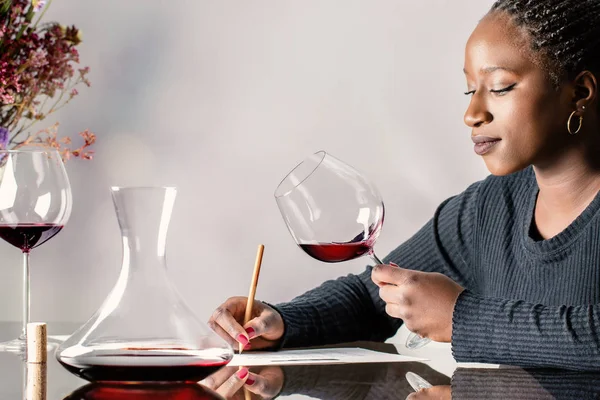 Close Portrait Attractive African Woman Braids Evaluating Red Wine Table — Stock Photo, Image