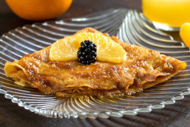 Makro, ağız sulandırıcı ince krep ve karamelize portakal sosu doldur..