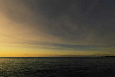 Morro kalesi ile Atlantik Okyanusu üzerinden günbatımı arka planda - Havana, Küba 