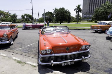 Havana, Küba'da eski model Amerikan araba 03.06.2018 üzerinde