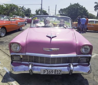 Havana, Küba'da eski model Amerikan araba 03.06.2018 üzerinde