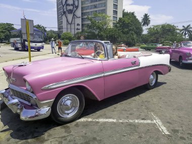 Havana, Küba'da eski model Amerikan araba 03.06.2018 üzerinde
