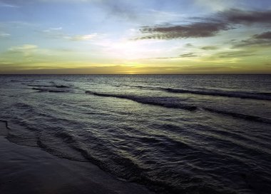 Domuzlar Körfezi ve Karayip Denizi Küba'da günbatımı 