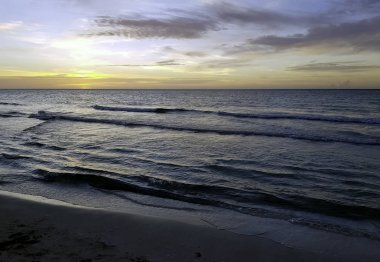 Domuzlar Körfezi ve Karayip Denizi Küba'da günbatımı 