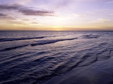 Domuzlar Körfezi ve Karayip Denizi Küba'da günbatımı 