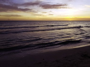 Domuzlar Körfezi ve Karayip Denizi Küba'da günbatımı 