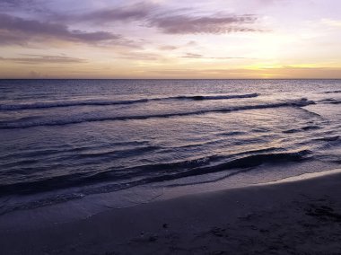 Domuzlar Körfezi ve Karayip Denizi Küba'da günbatımı 